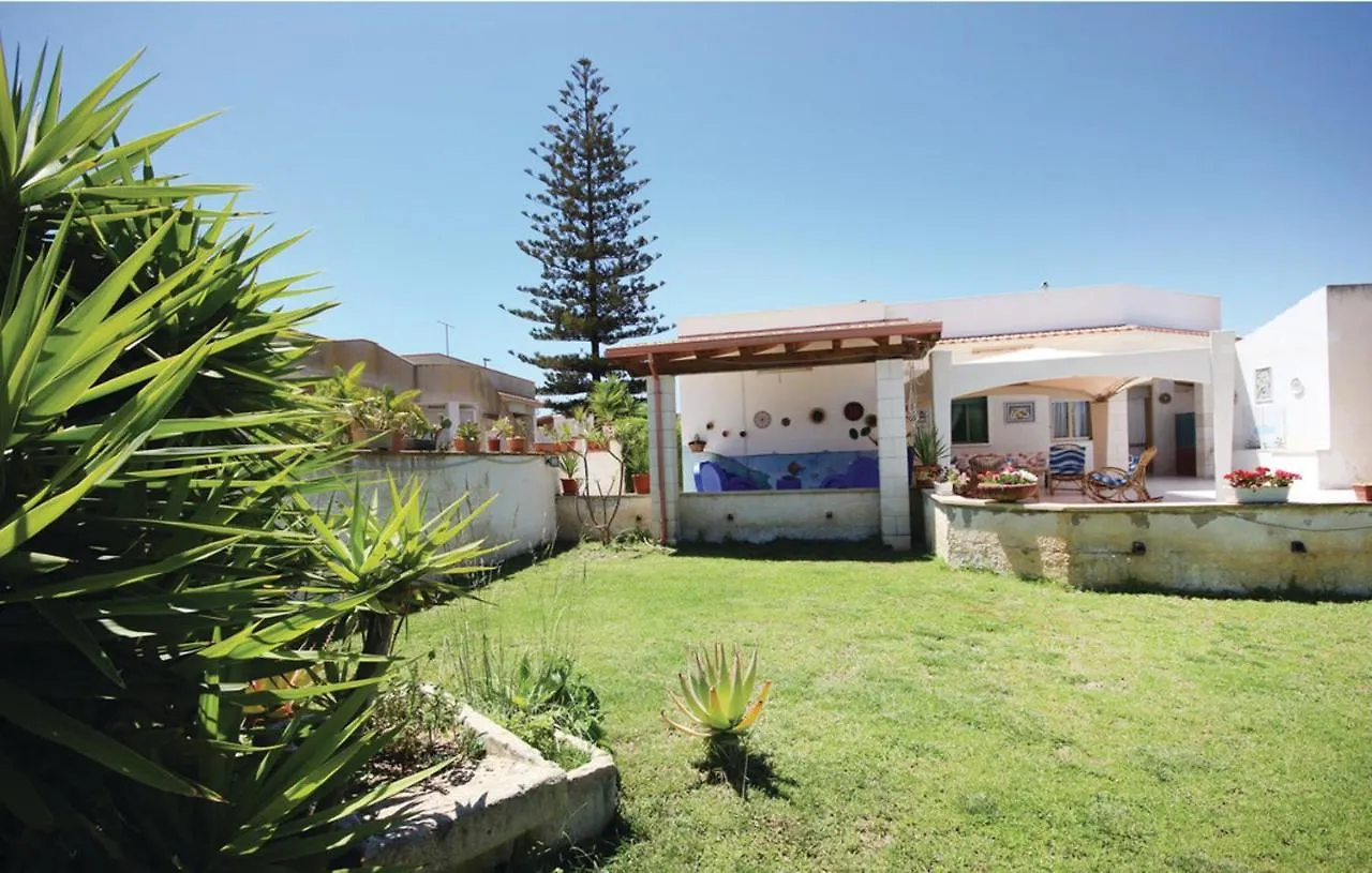 Holiday home 2 Bedrooms House At Ispica 150 M Away From The Beach With Enclosed Garden