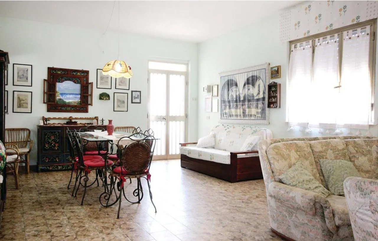 2 Bedrooms House At Ispica 150 M Away From The Beach With Enclosed Garden Holiday home
