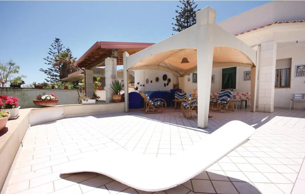 2 Bedrooms House At Ispica 150 M Away From The Beach With Enclosed Garden Holiday home
